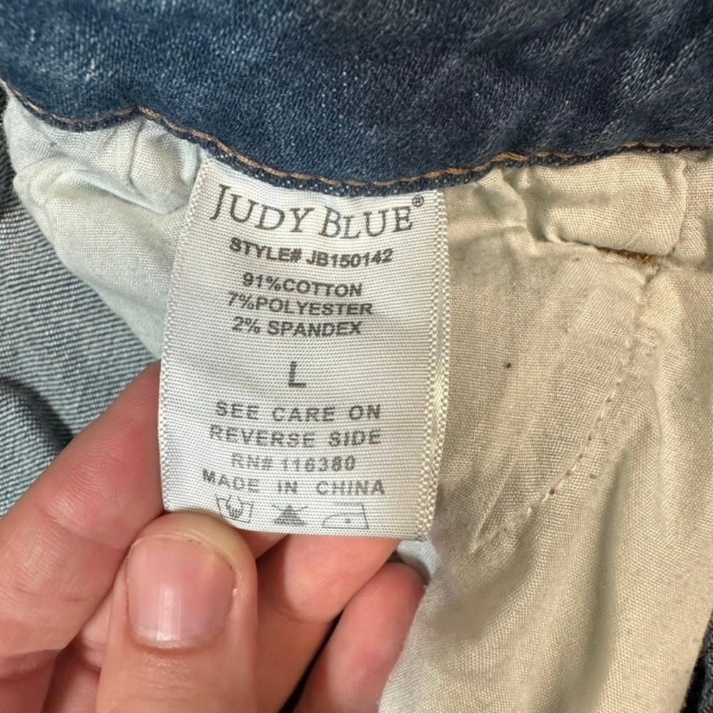 Judy Blue Distressed Denim Shorts Light Wash Button Fly JB150142 Womens Large - Picture 4 of 14